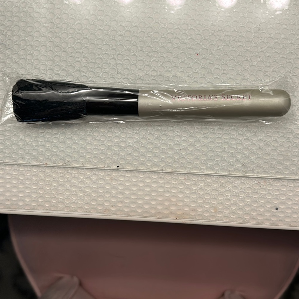 New in Package Victoria’s Secret Make Up Brush